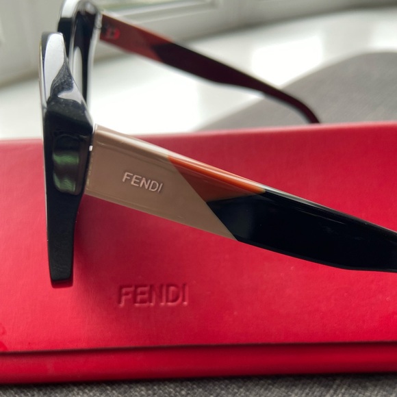 Fendi Oversized Sunglasses - Picture 2 of 5